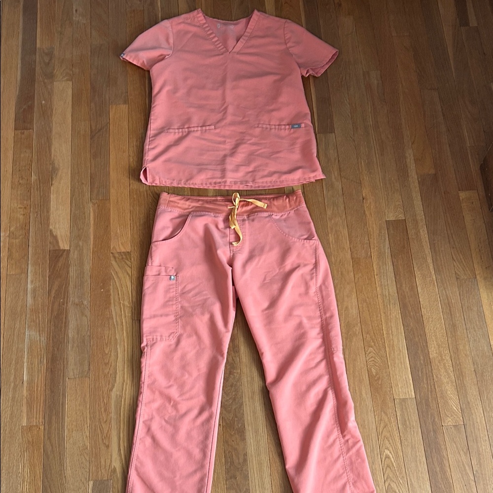 Figs - Salmon Scrub Set